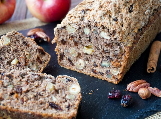 Apfelbrot mit frischen &Auml;pfeln