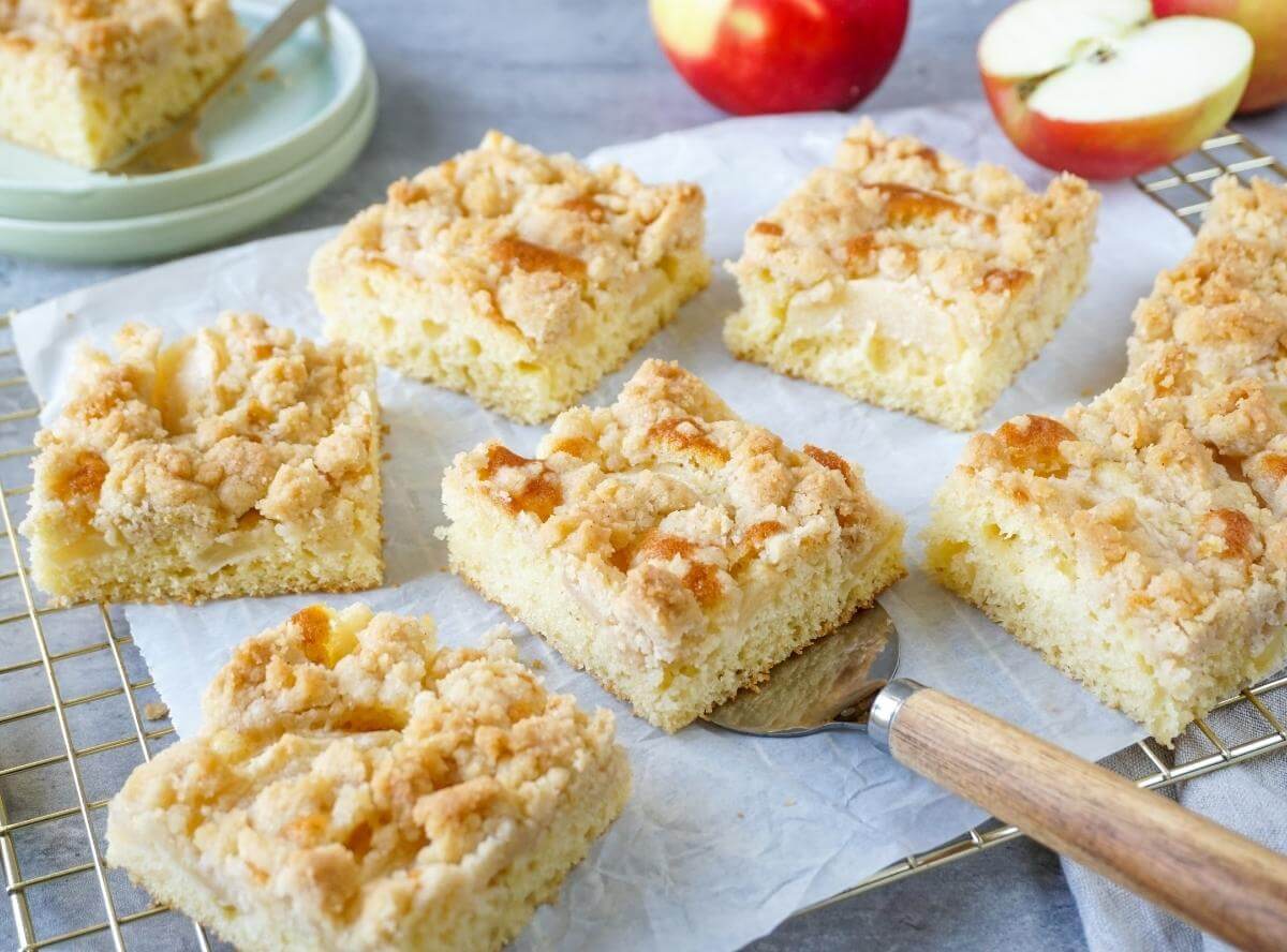 Apfelkuchen vom Blech mit Streusel – einfach lecker