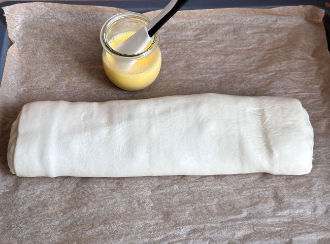 Apfelstrudel mit Bl&auml;tterteig backen