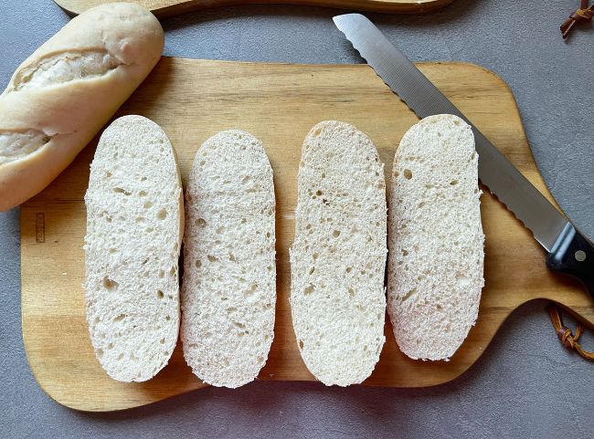 Baguette Brötchen halbieren Baguette Brötchen halbieren