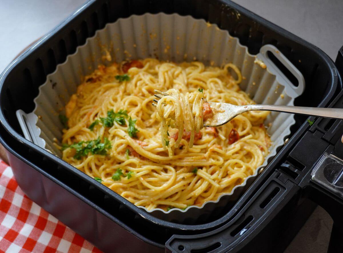 Baked Feta Pasta aus der Heißluftfritteuse