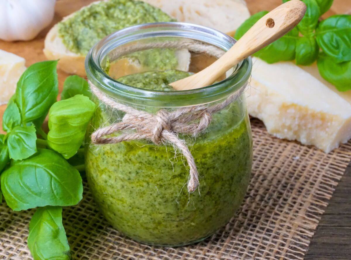 Basilikum-Pesto im Thermomix – schnell, kinderleicht und voller Aroma