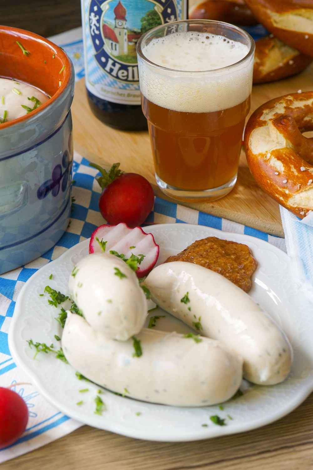 Weißwurstfrühstück auf bayrische Art Weißwurstfrühstück auf bayrische Art