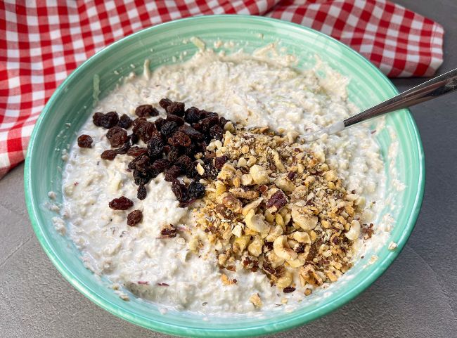Bircher Müsli mit Rosinen Bircher Müsli mit Rosinen