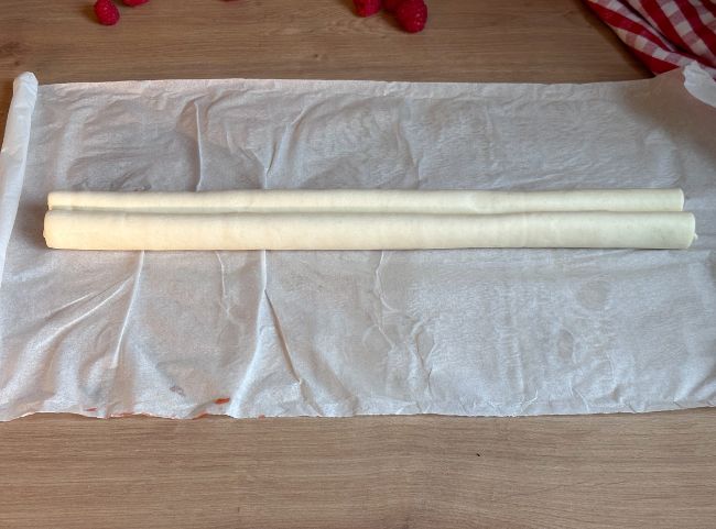 Blätterteig zu Schweineohren rollen Blätterteig zu Schweineohren rollen