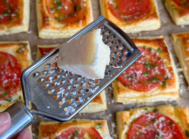 Bl&auml;tterteig Tomaten Parmesan