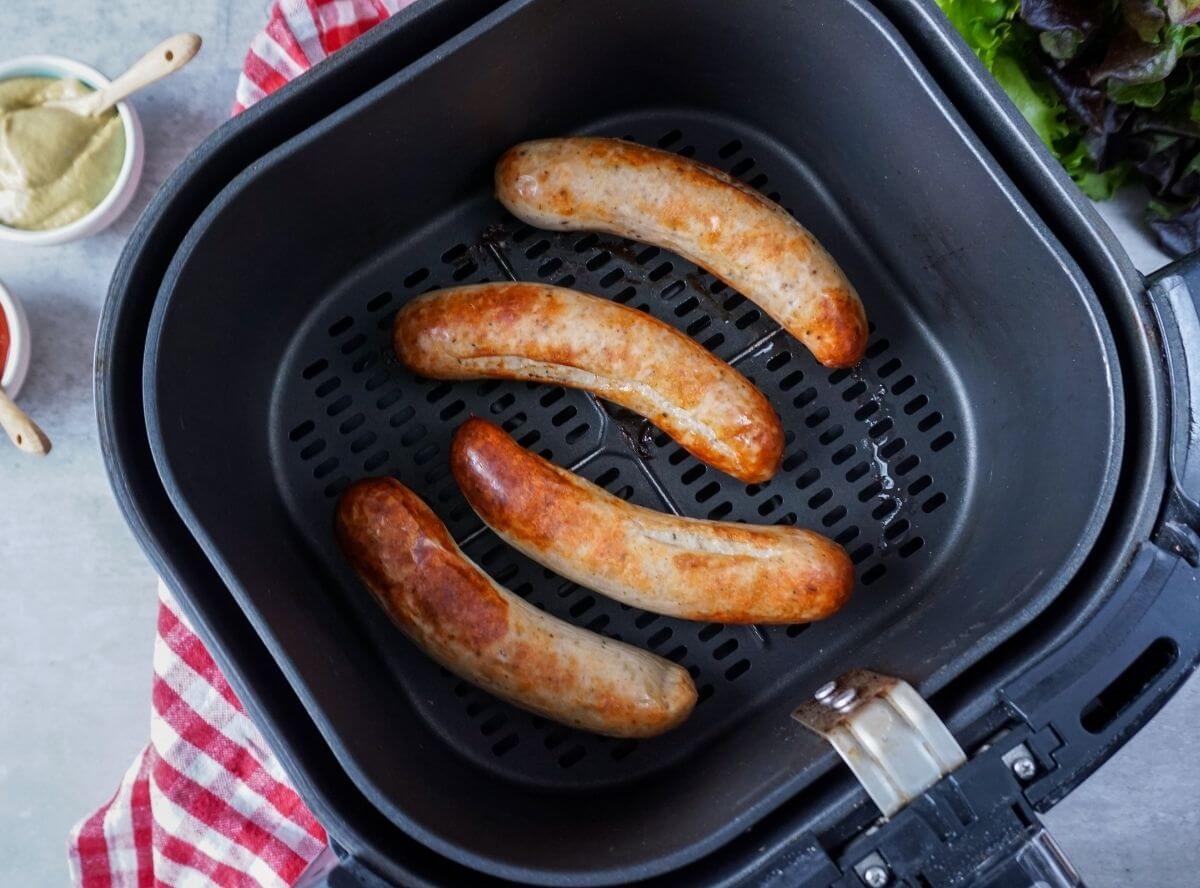 Bratwurst in der Heißluftfritteuse