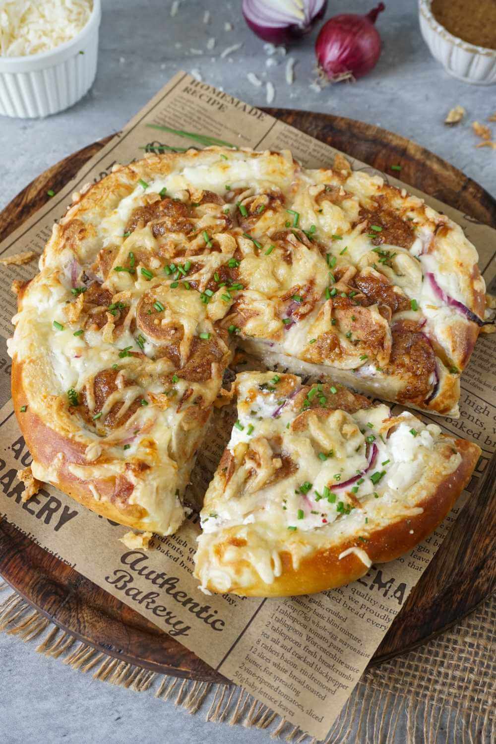 Brezel Pizza aus der Heißluftfritteuse Brezel Pizza aus der Heißluftfritteuse