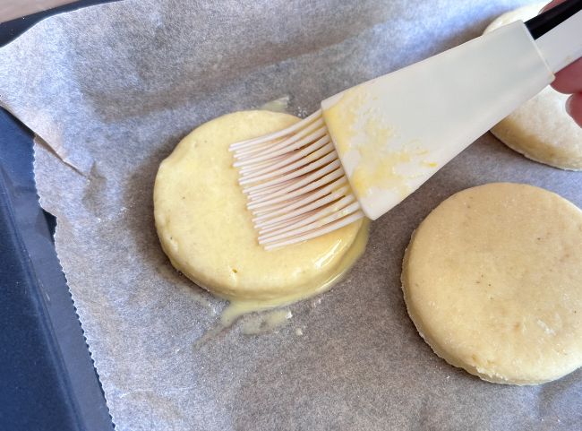 British Scones einstreichen British Scones einstreichen