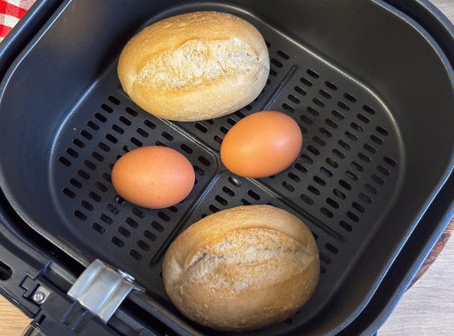 Br&ouml;tchen aufbacken Ei Airfryer