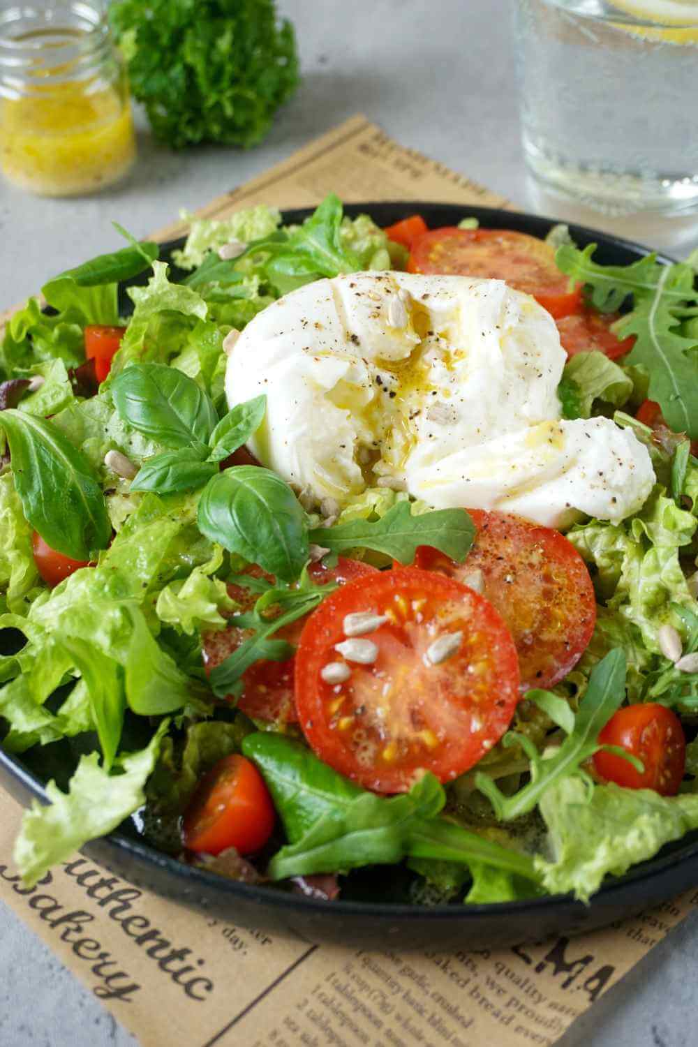 Burrata Salat - cremig und frisch Burrata Salat - cremig und frisch
