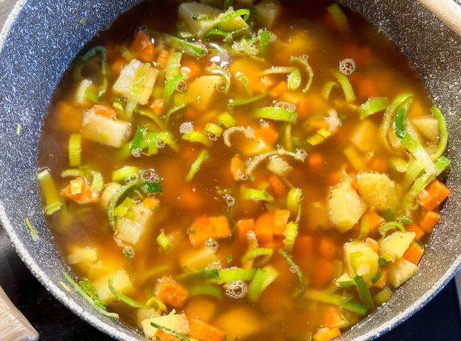 Cabanossi Suppe kochen Cabanossi Suppe kochen