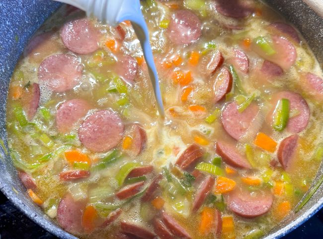 Cabanossi-Suppe mit Schmelzkäse Cabanossi-Suppe mit Schmelzkäse