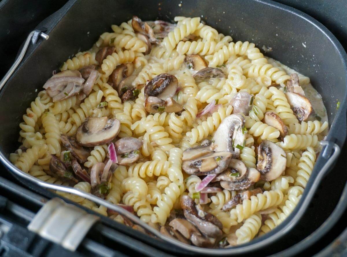 Champignon-Pasta aus der Heißluftfritteuse