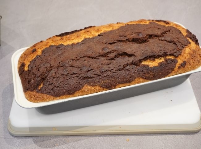 Eisenbahn-Kuchen in einer Kastenform backen Eisenbahn-Kuchen in einer Kastenform backen