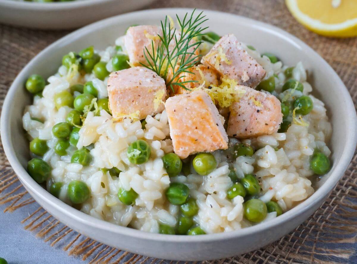 Erbsenrisotto mit Lachs