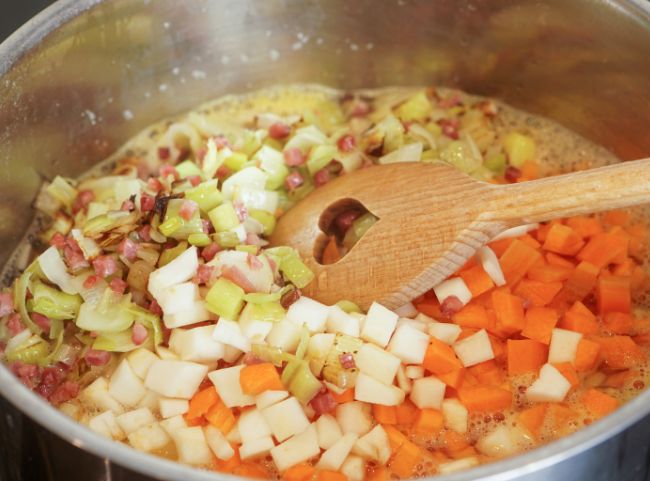 Erbsensuppe mit Schälerbsen Erbsensuppe mit Schälerbsen