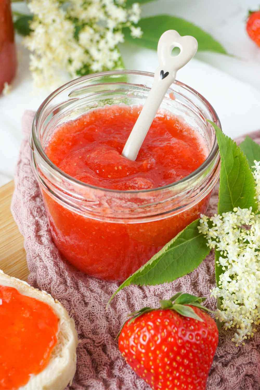 Erdbeer-Holunderblüten-Marmelade Erdbeer-Holunderblüten-Marmelade