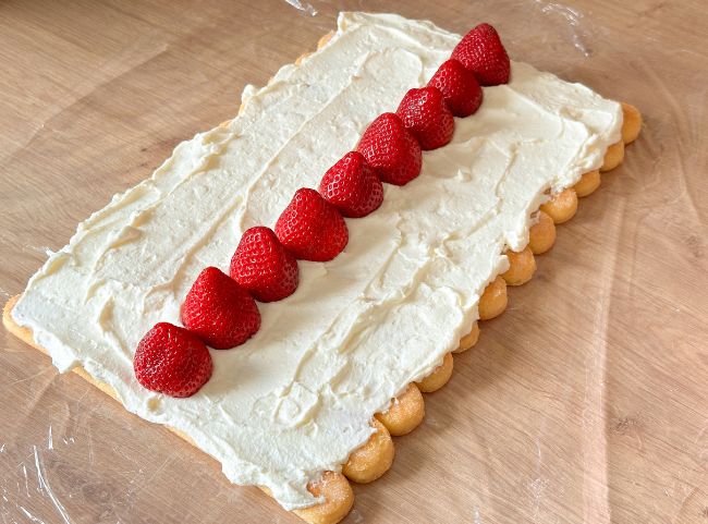 Erdbeer Tiramisu Rolle selber machen Erdbeer Tiramisu Rolle selber machen