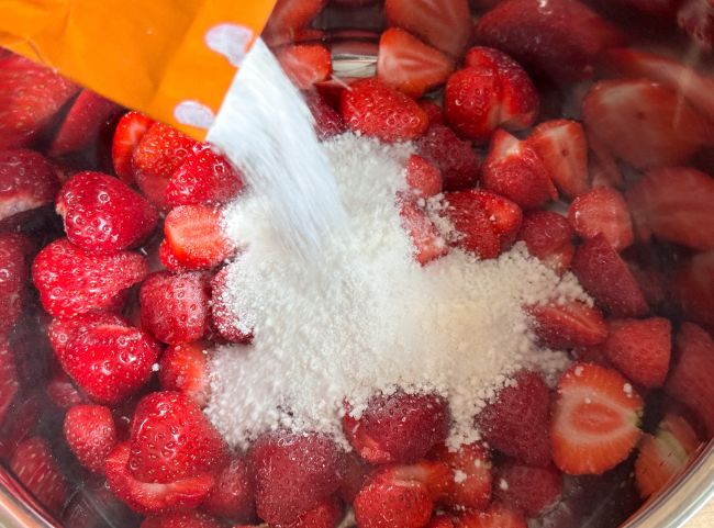 Erdbeer-Rhabarber-Marmelade Gelierzucker Erdbeer-Rhabarber-Marmelade Gelierzucker