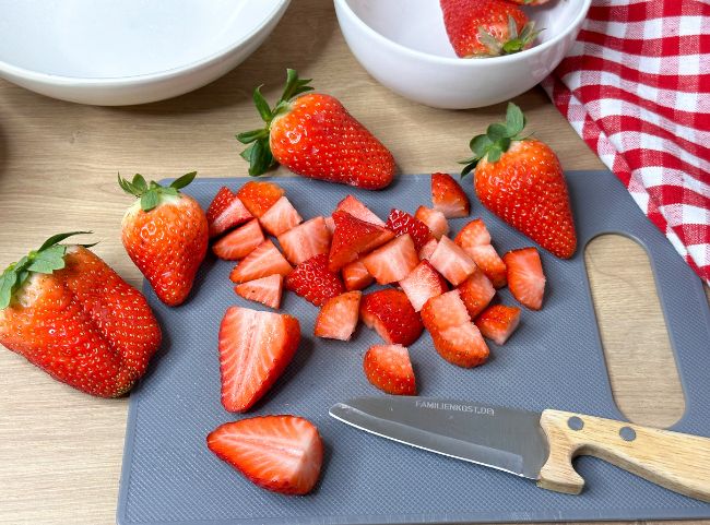 Erdbeeren schneiden Erdbeeren schneiden