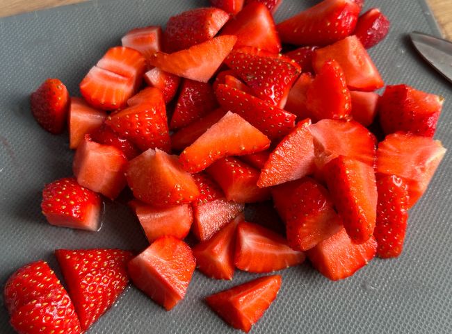 Erdbeeren schneiden Erdbeeren schneiden
