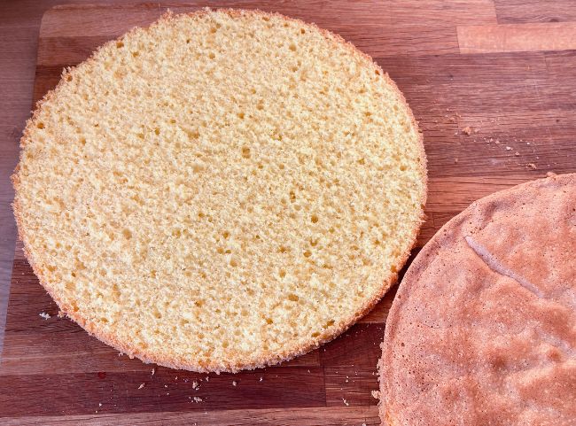 Erdbeertorte Biskuitboden teilen Erdbeertorte Biskuitboden teilen