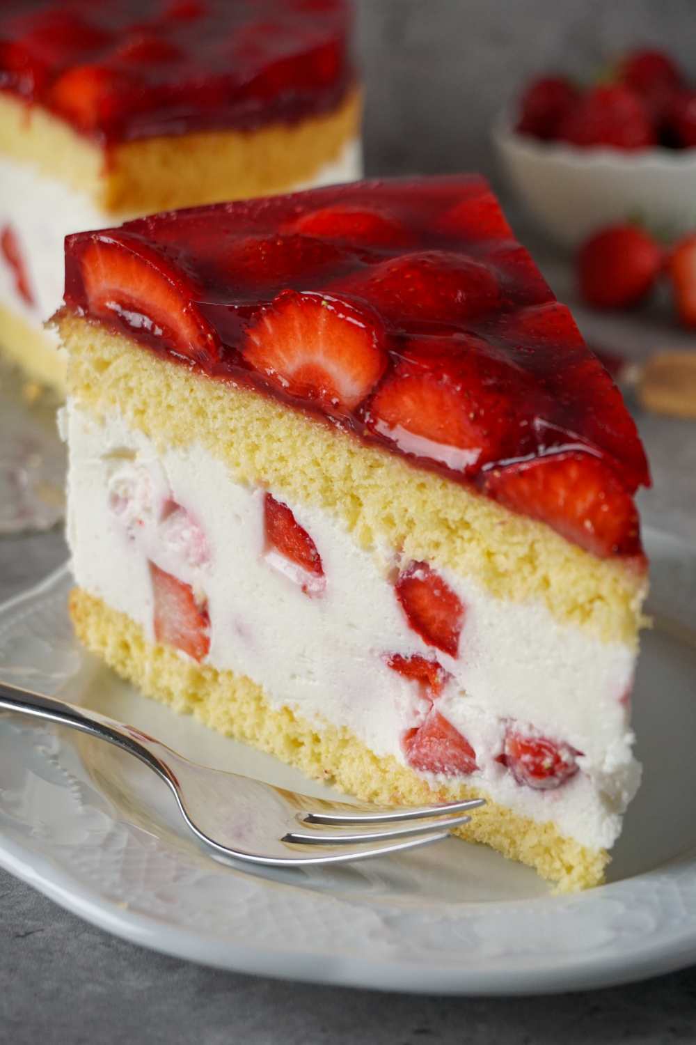 Erdbeertorte mit Biskuit und Quark – simples Rezept Erdbeertorte mit Biskuit und Quark – simples Rezept