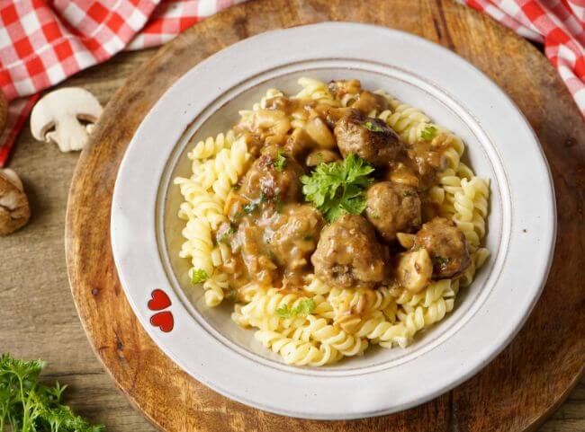 J&auml;gerkl&ouml;sschen mit Champignons