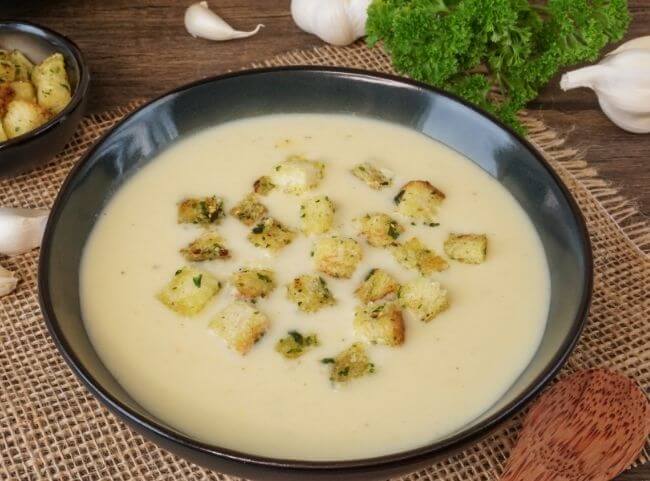 Cremige Knoblauchsuppe Cremige Knoblauchsuppe