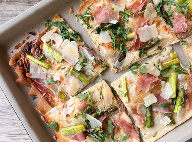 Flammkuchen mit Spargel Flammkuchen mit Spargel