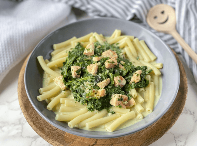 Nudeln mit Lachs und Spinat Nudeln mit Lachs und Spinat