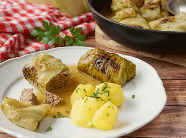 Kohlrouladen mit Soße selbst machen Kohlrouladen mit Soße selbst machen