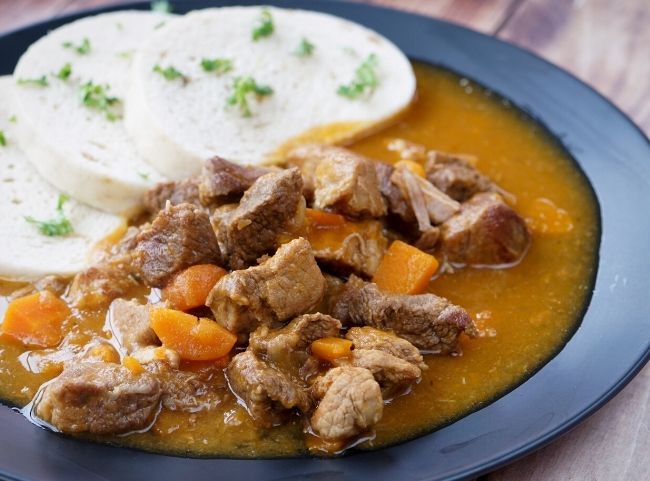 Gulasch aus dem Schnellkochtopf Gulasch aus dem Schnellkochtopf