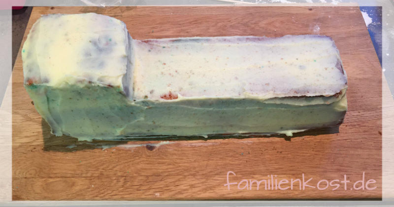 Feuerwehrauto-Kuchen mit Fondant zum Kindergeburtstag backen Feuerwehrauto-Kuchen mit Fondant zum Kindergeburtstag backen