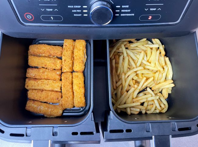 Fischst&auml;bchen Pommes gleichzeitig Hei&szlig;luftfritteuse