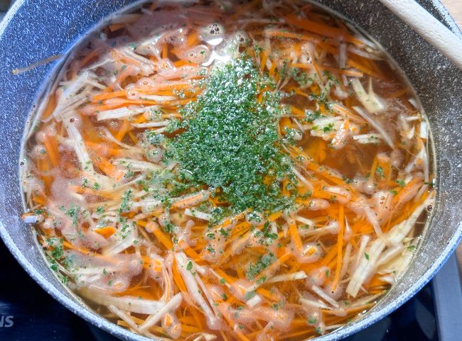 Flädlesuppe Brühe kochen Flädlesuppe Brühe kochen
