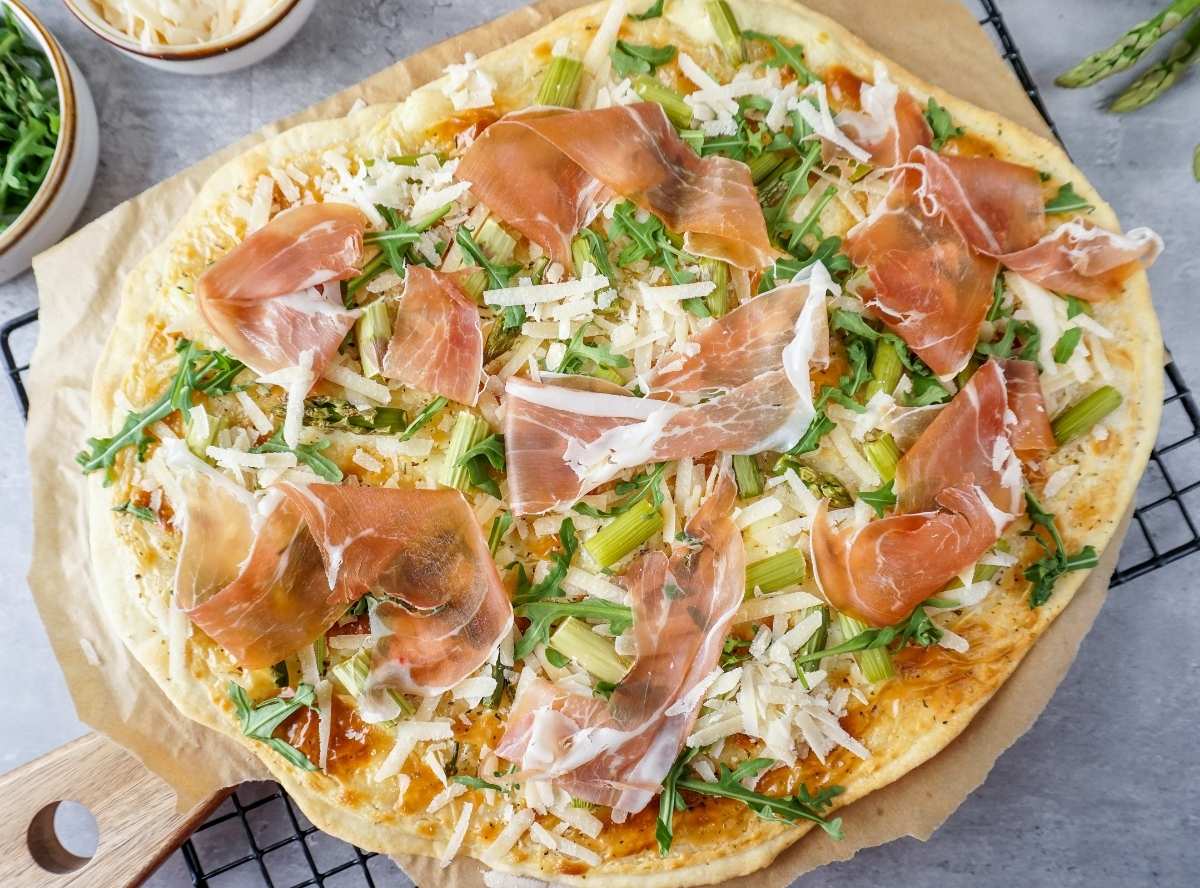 Flammkuchen mit Spargel