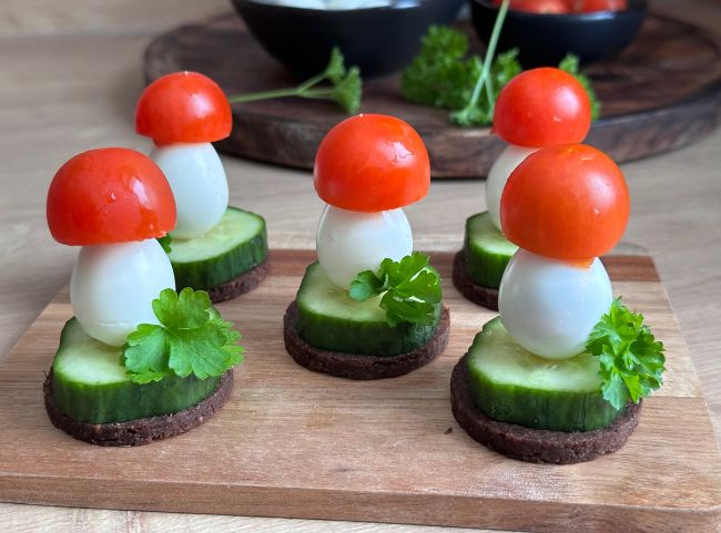 Fliegenpilz Ei auf Pumpernickel Fliegenpilz Ei auf Pumpernickel