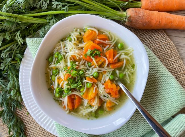 Fr&uuml;hlingssuppe vegetarisch