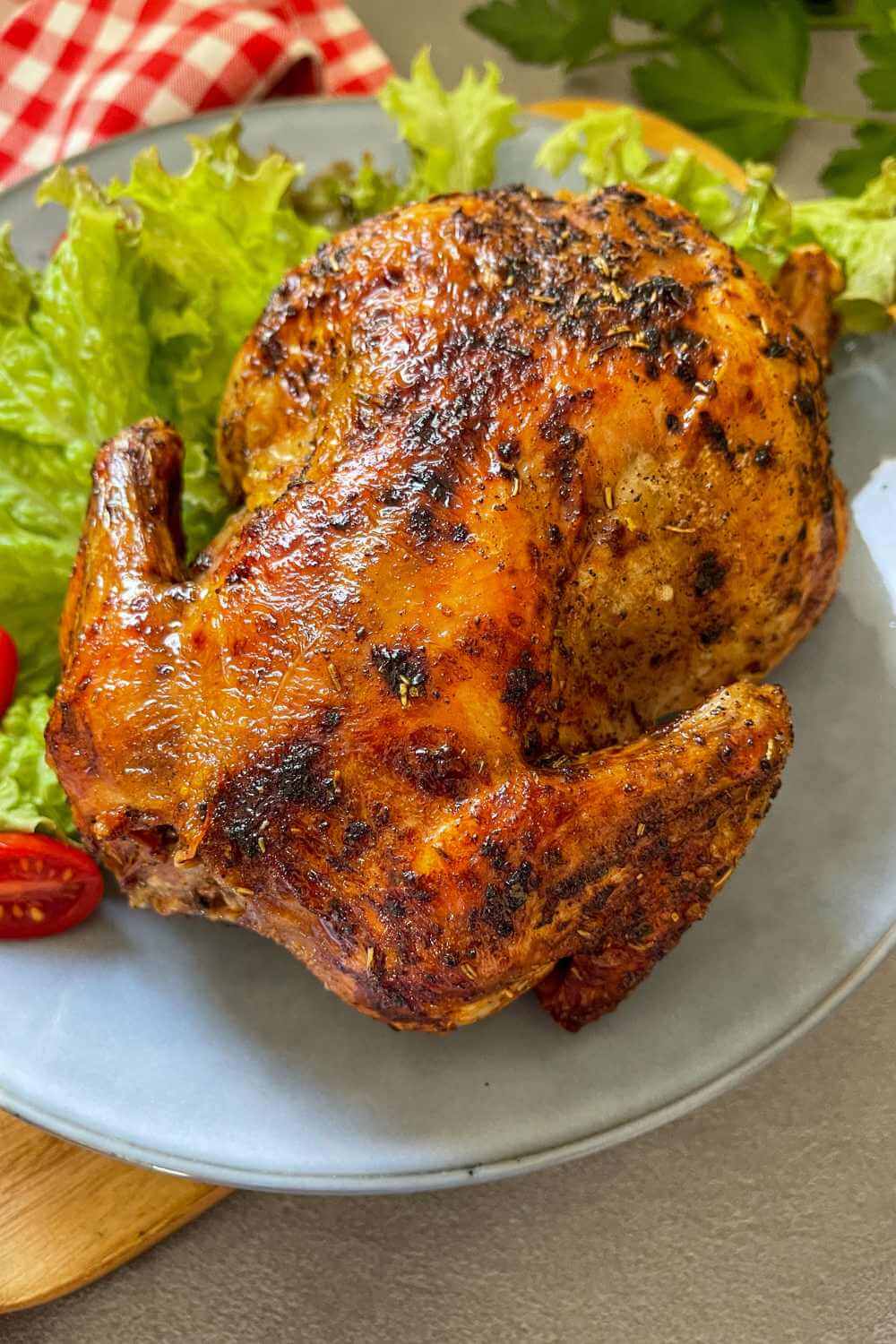 Ganzes Hähnchen aus der Heißluftfritteuse Ganzes Hähnchen aus der Heißluftfritteuse