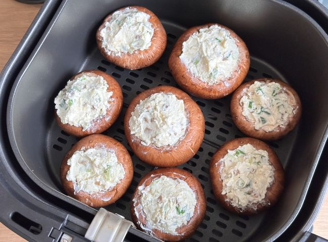 gef&uuml;llte Champignons in der Hei&szlig;luftfritteuse