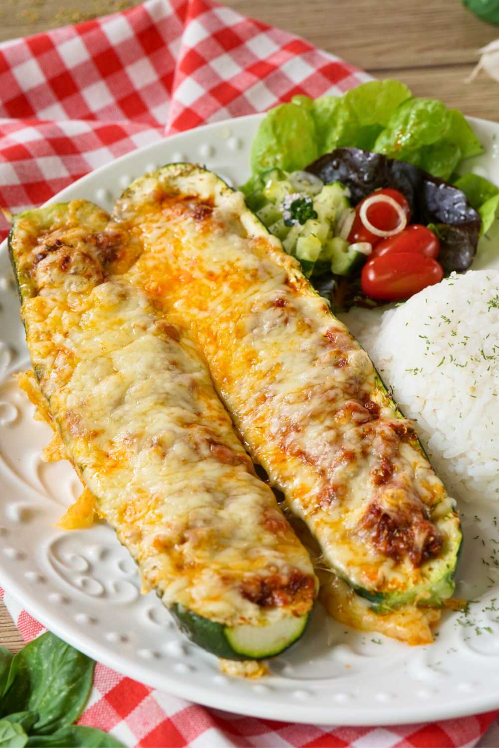 Gefüllte Zucchini mit Hackfleisch Gefüllte Zucchini mit Hackfleisch