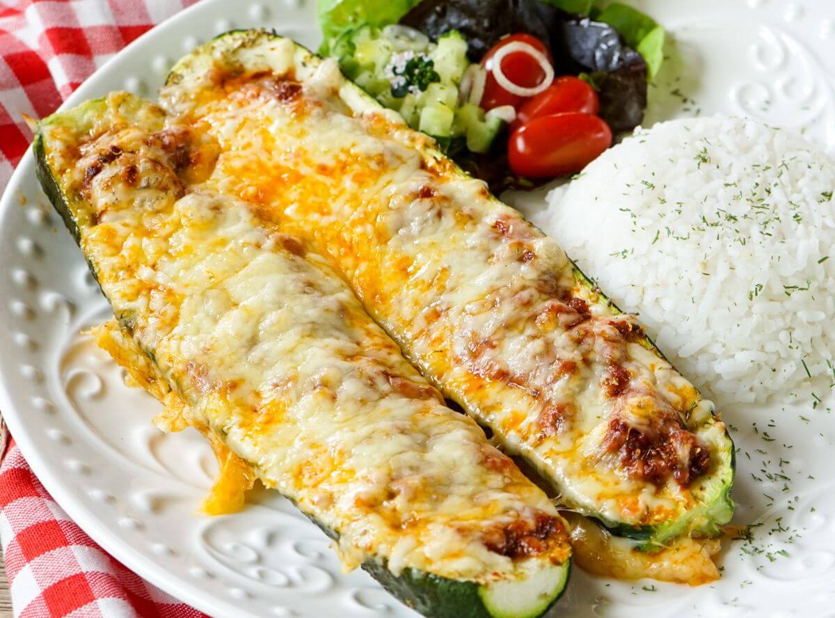 Gefüllte Zucchini mit Hackfleisch