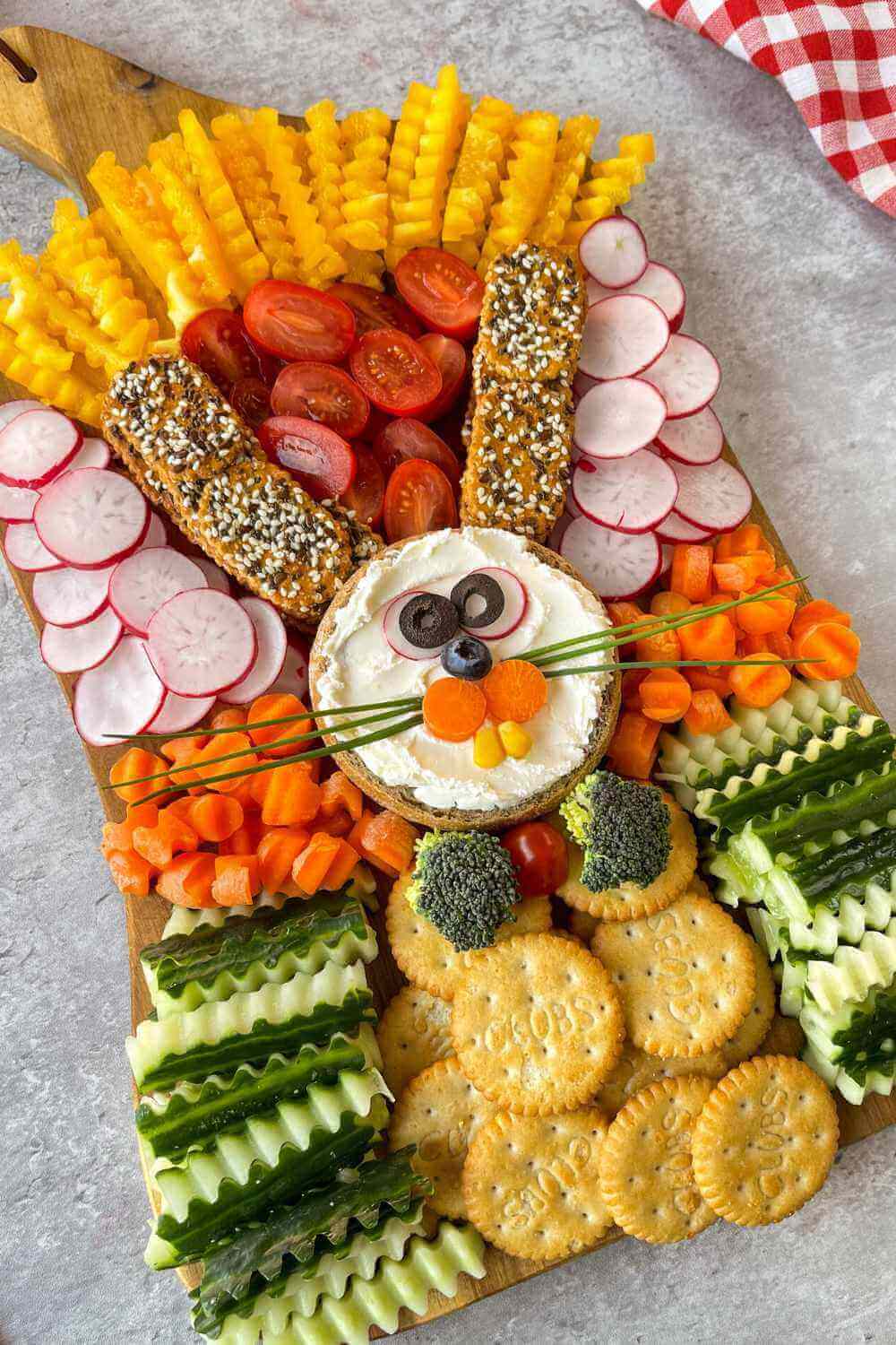 Rohkost-Hase als Oster-Snackplatte Rohkost-Hase als Oster-Snackplatte