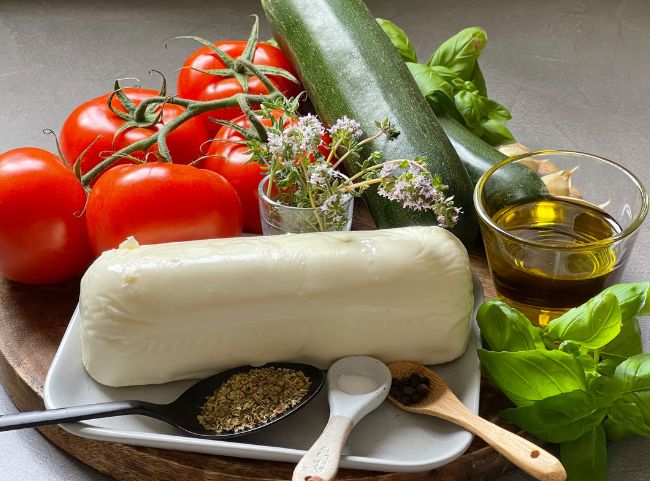 Gem&uuml;seauflauf mit Tomaten