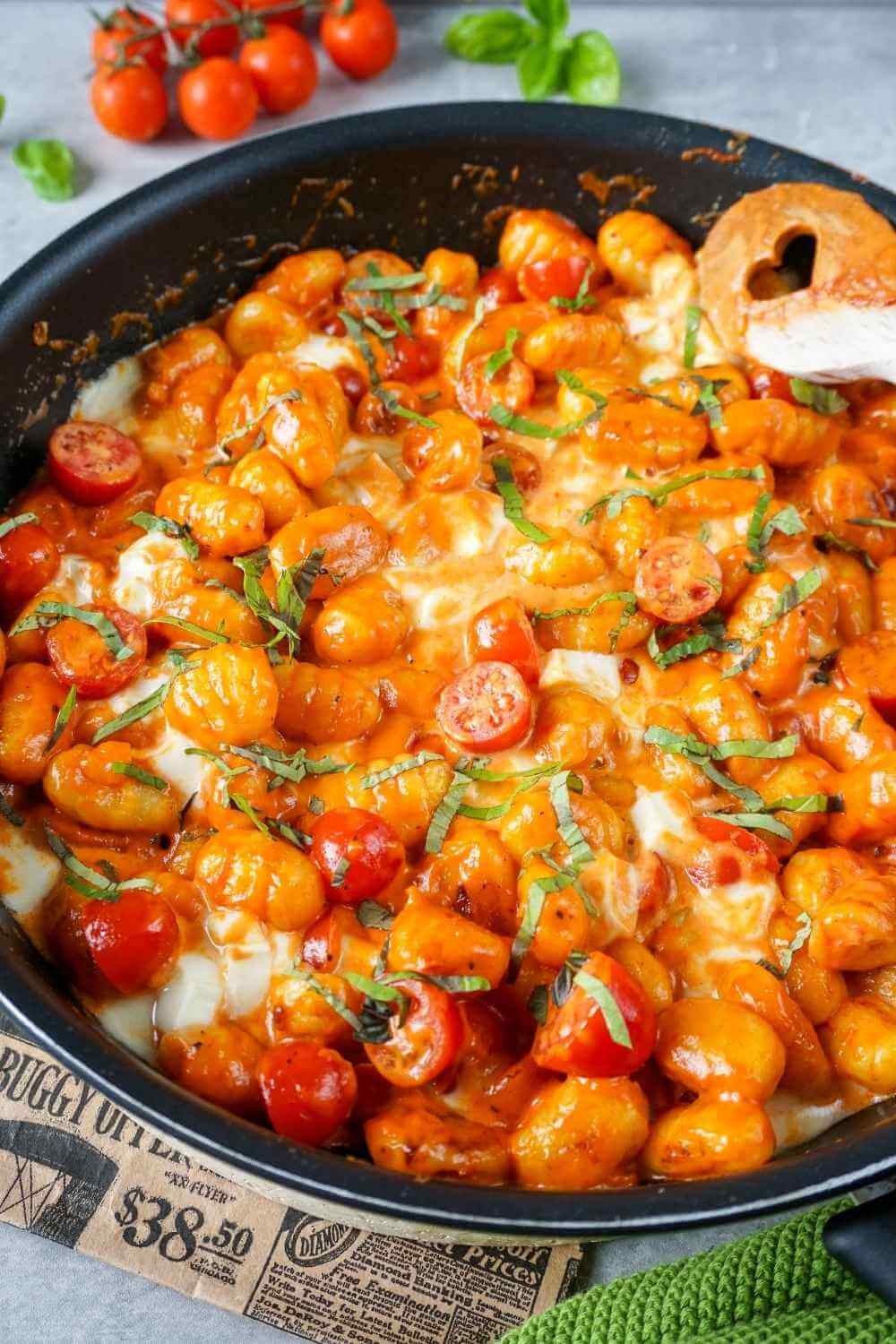 Gnocchi Pfanne Tomate-Mozzarella Gnocchi Pfanne Tomate-Mozzarella