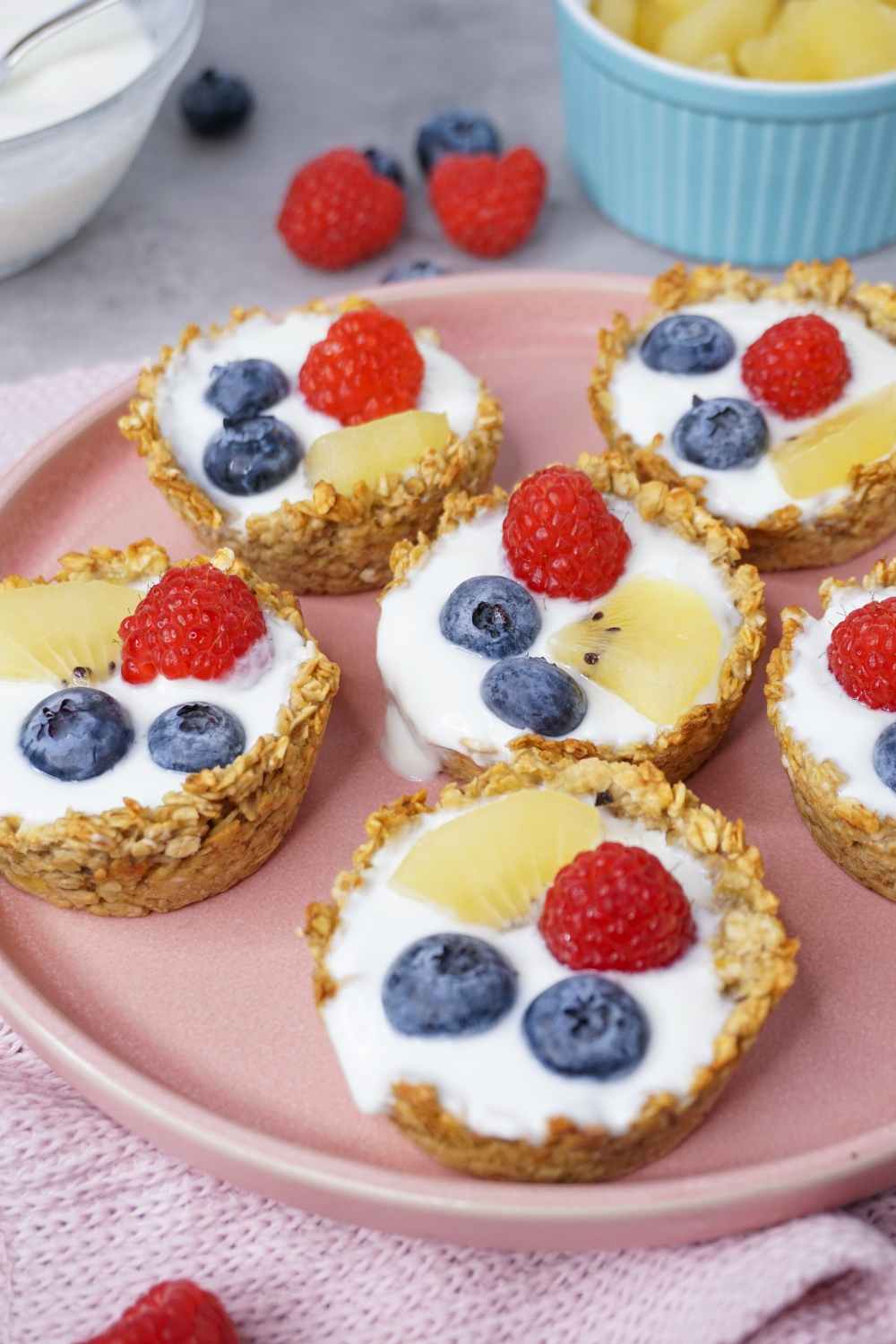 Granola Cups mit Joghurt und Früchten Granola Cups mit Joghurt und Früchten