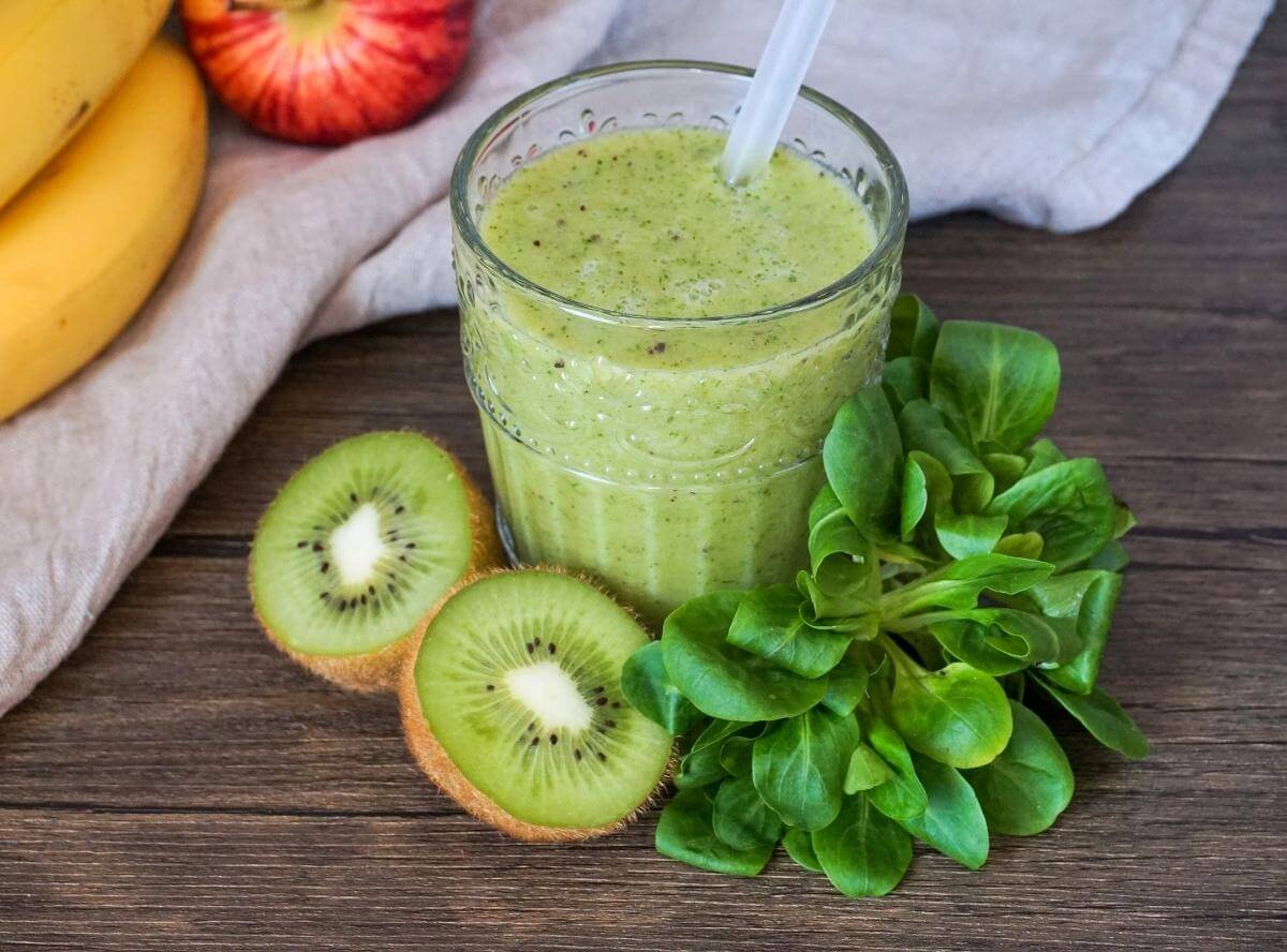 Grüner Smoothie mit Apfel
