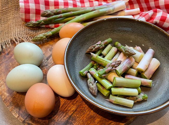 gr&uuml;ner Spargel Ei